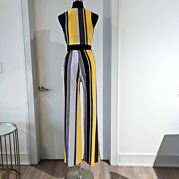 Wide leg Jumpsuit - Picture 6 of 7